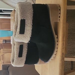 Never worn ankle boots. Ladies size 40